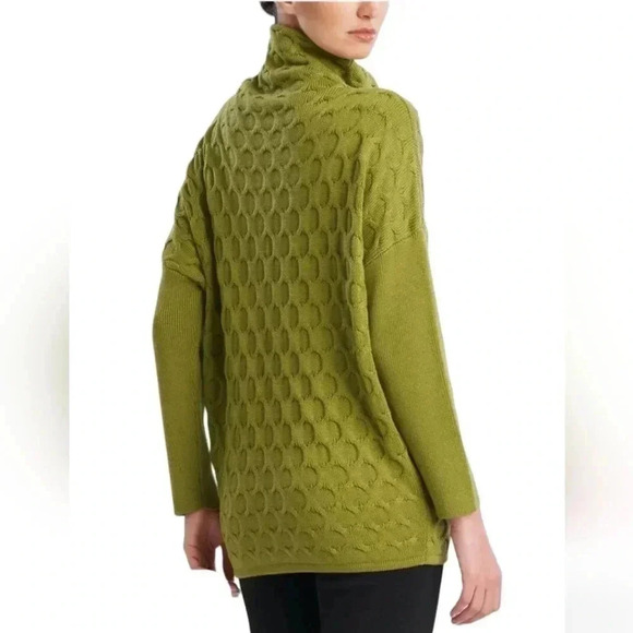 Natori Turtleneck Wedge Top - Picture 2 of 5